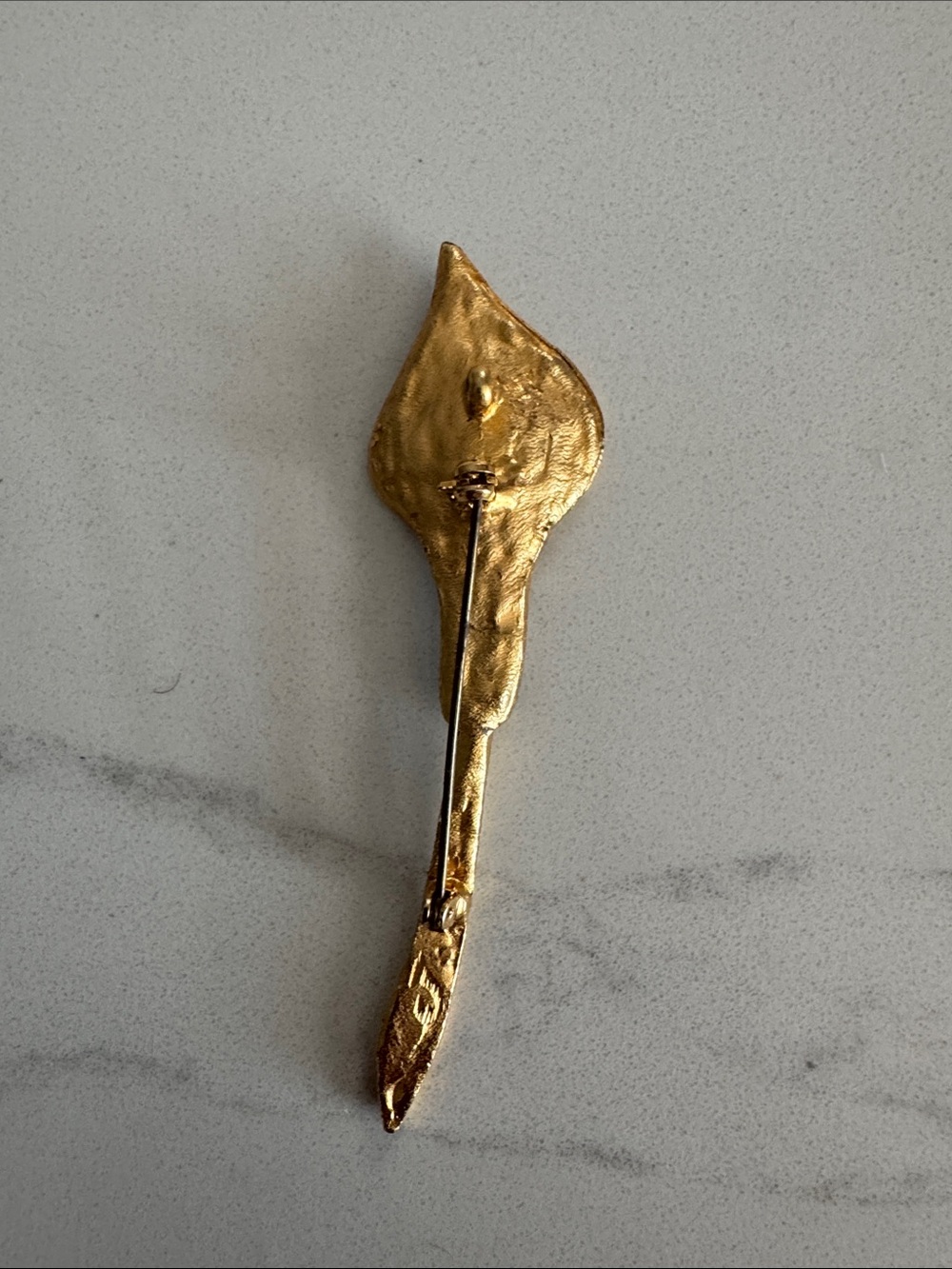 VINTAGE Gold and Brown Floral Calla Lily Brooch - Picture 5 of 8